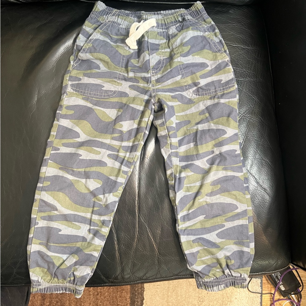 Like new camo joggers
